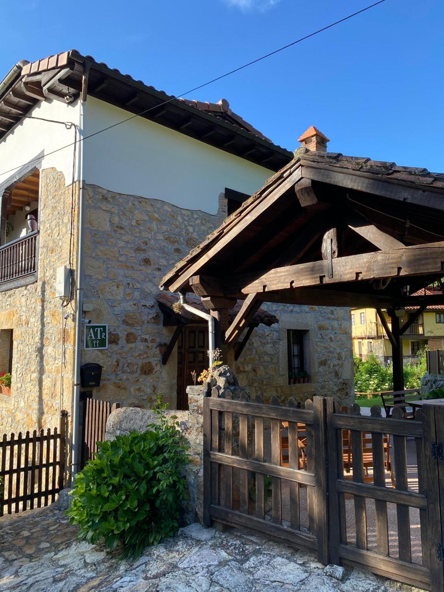 Apartamentos Rurales La Caviana Onís Exteriör bild